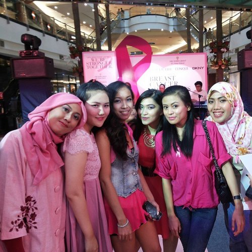 Beauty Blogger Gathering.  Breast cancer awareness campaign with @clinique_IND #WeAreStrongerTogether ^^ #indonesianbeautyblogger #bbloggers #blogger #blogger #bloggers #makeup #beauty #beautyblogger #beautyevent #clinique #clozetteID #clozetteambassador #clozettecrew