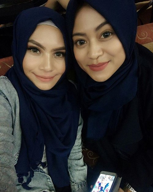 Batak VS Sunda, but we are best friend 👭. #clozetteid #clozetteambassador #instalike #bbf #friends #friend #mytravelmate #travelmate #bbf #bandung #jakarta #hijab #soulmate