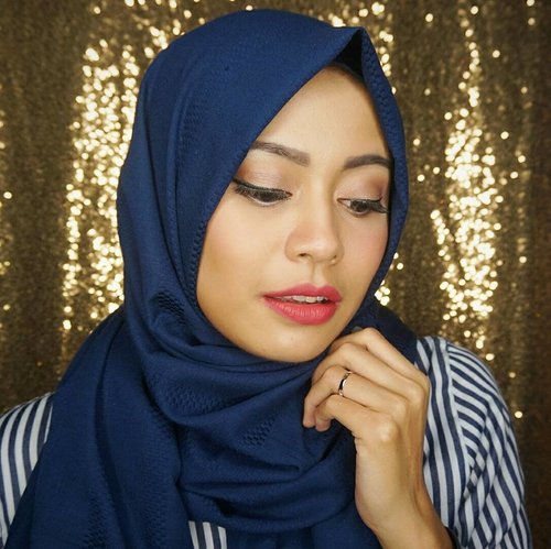 Detail makeup menggunakan LA Girl Pro Coverage HD Long Wear Illuminating Foundation dan LA Girl Pro Face HD Matte Pressed Powder. Jangan lupa cek review nya di www.nonahikaru.com 💋.
@lagirlindonesia
-
#lagirl #lagirlfoundation #foundation #like4like #lagirlpressedpowder #FDBeauty #clozetteambassador #instalike #beautyblogger #blogger #bloggers #review #endorse #sponsored #clozetteid #hijab #dailymakeup #makeup #makeupaddict #nonahikaru #makeupnatural