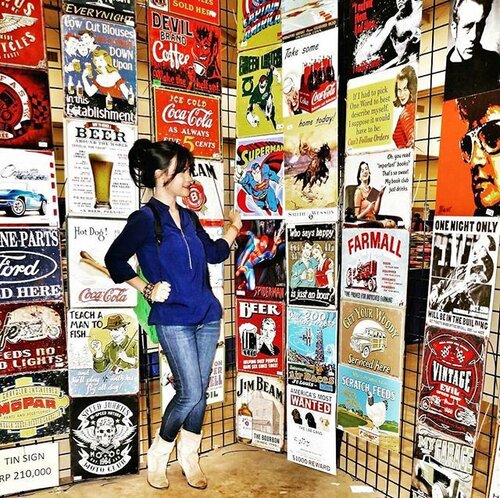 My superheroes 😊👍💪
At BBW 86 jam NONSTOP 😉
#bbwjkt #bbwjkt86jamnonstop #superhero #superheroes #wall #books #exhibition #ootd #ootdindo #jeans #denim #blue #boots #fashion #lifestyle #clozetteambassador #clozetteID @clozetteid