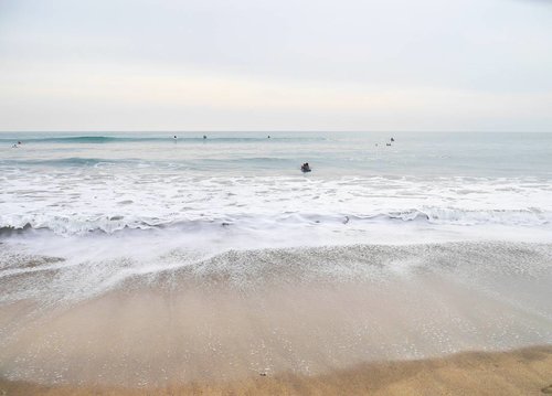 When the beach wears tutu skirt 😍
Hmm..so me 😂
#tutuskirt #sandbeach #wave #surf #surfer #beach #sea #sunset #sky #skyporn #Bali #wonderfulIndonesia
#pesonaIndonesia #photography #photooftheday #pictureoftheday #travel #traveling #traveler #holiday #clozetteid #clozetteambassador