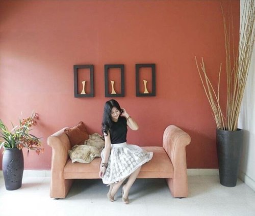 A girl should have two things. A smile and a guy who inspires it 😊
Thank you, you 😊
#smile #ootd #sotd #batik #batikskirt #kawung #blacktop #sofa #cozy #decoration #instagood #bogor #inspiration #designinterior #interiordesign #wall #clozetteid #clozetteambassador