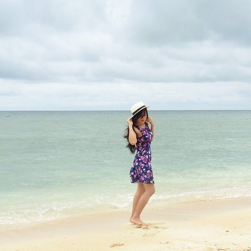 The place when I got You~ 
#holiday #gilitrawangan #beach #lombok #Indonesia #lombokituindah #wonderfulIndonesia #earthday #saveourplanet #savebeach #lookbookIndonesia #beritafashion #ootd #ootdindo #ootdmagazine #floraldress #hat #whitesand #sand #wind #vacation #sea #fashion #fashionista #fashiondiaries #dandansenin #lifeisbeautiful #lifestyle #fashion #ClozetteAmbassador #clozetteID @clozetteid