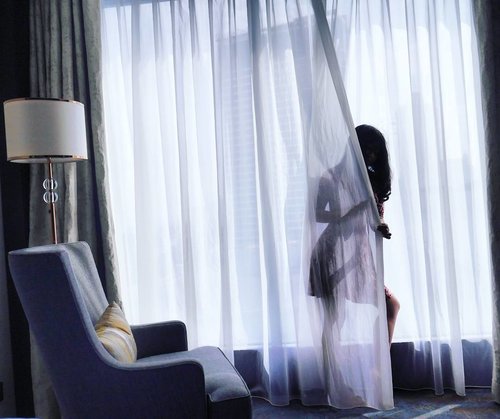 Don't you dare to try her. Girl behind the curtain. 
Seems like horror thriller😅
#girl #curtain #woman #silhouette #room #sofa #sheraton #hotel #lamp #horror #drama #thriller #photooftheday #pictureoftheday #lifestyle #clozetteid
