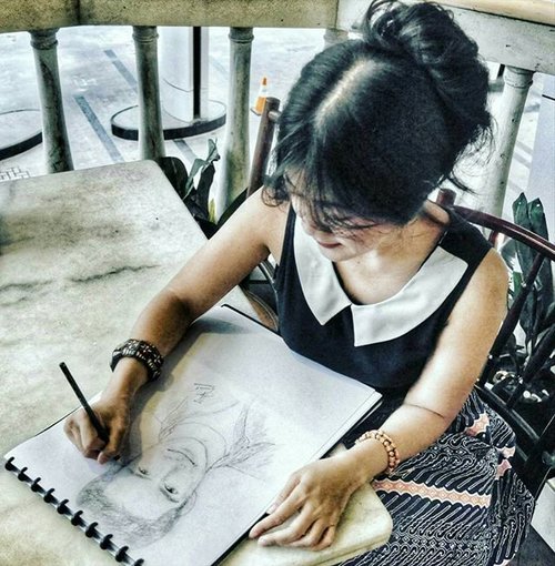 My first talent ever is...sketching! ✏🎨
Since elementary school I think.
I sketch my 'Destiny' novel figure 'Bintang'😊
Me, as Aubrey who's sketching someone in her dream, if you already read the novel, you know which part 😉
#sketching #sketch #doodling #talent #passion #Destiny #novel #figure #destinythenovel #painting #ootd #batik #batikskirt #batikgarutan #cafeshop #kafe #collartop #clozetteambassador #clozetteID @clozetteid