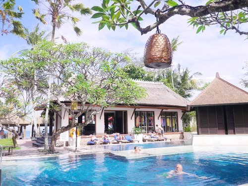 Chillin' 🏊
#resort #hotel #swimmingpool #relax #chillin #interiordesign #design #art #purisantrian #travel #traveling #traveler #holiday #bali #sanur #trees #wonderfulIndonesia #PesonaIndonesia #lifestyle #clozetteid