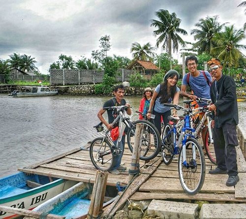 Bike for Discovery is a must in Pangandaran, West Java, the Heartland of Southern Coast. #ExploreWestJava
#WonderfulIndonesia 
Beyond the beach, Pangandaran offers more natural attractions. choose on of bike tours. 
Enjoy the countryside experience across the lush paddy field, garden, and coconut plantation. 
Take a breath of fresh air of the village and watch the local farmers starting their day, and try other track and be the downhiller.
and may get the experience to cross by boat 😁😁
#bike #bicycle #pangandaran #WestJava #Indonesia #pesonaIndonesia #countryside #nature #freshair #outdoor #boat #coconuttree #village #travel #travelling #traveller #travelinstyle #photooftheday #lifestyle #trip #knithat #fashion #clozetteambassador #clozetteID @clozetteID