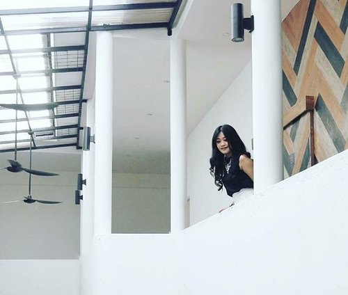 Hey, I can see you from up here~
From grand launching @shophaus.id yesterday afternoon 😉
Congratulation 🤗
#shophaus #menteng #grandlaunching #cafe #restaurant #workspace #hangout #photooftheday #pictureoftheday #culinary #coolplace #uphere #balcony #ceiling #fan #view #interiordesign #decoration #lifestyle #clozetteid