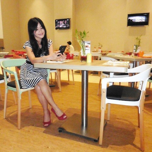 Alone but not alone, cause I'm with you in digital world~ :) #digital #waiting #ootd #ootdmagazine #stripes #stripesdress #fashion #fashionista #fashionid #IbisStyleJMDS #Jakarta #Indonesia #accor #hotel #interiordesign #chair #restaurant #instastyle #aboutalook #gadget #lifestyle #ClozetteAmbassador #clozetteid @clozetteid