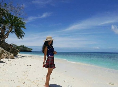 You, me, and the beach 😍💕👒👓 This is a remote island trip, there is no hotel, no resort, no car, no motor cycle only pure tranquility and the beautiful nature. 
Lihaga Island is very famous with its white sandy beach, scenic picturesque beach that will spoil your eyes and photography desire.
Look at the gradation!😍
#lihaga #island #beach #blue #Sulawesi #ExploreNorthSulawesi #Minahasa #Manado #Indonesia #PesonaIndonesia #WonderfulIndonesia #travel #travelinstyle #traveller #traveling #tourism #holiday #ootd #fashion #clozetteambassador #clozetteID @clozetteID