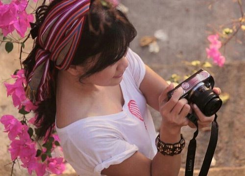 It is the photographer, not the camera, that is the instrument 😉
I think wear the perfect accessories that evening, colour harmony. 😁
📷by @griskagunara 👍
#camera #photographer
#photography #accessories #accessory #Bougainville #flower #fashion #bracelet #hairbender #girl #lifestyle #tshirt #traveler #traveller #traveling #travel #clozetteambassador #clozetteid @clozetteid