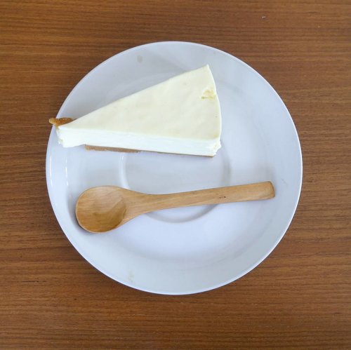 Cheeeezzzcaaake😋😋
#cheesecake #cake #food #foodporn #foodgasm #culinary #lewisandcarrol #glamsoiree #goglam #happy #Sunday #lifestyle #clozetteid #clozetteambassador
