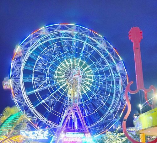 Kapan terakhir ke pasar malam?🎠🎡🎢
Surabaya Carnival Night Market🎡
#nightmarket #ferriswheel #bianglala #lifequote #suroboyocarnivalpark #citypark #playground #holiday #vacation #exploresurabaya #surabaya #suroboyo #pesonaIndonesia #wonderfulIndonesia #carnivalpark #skyporn #traveling #travel #traveler #photooftheday #pictureoftheday #lifestyle #clozetteid