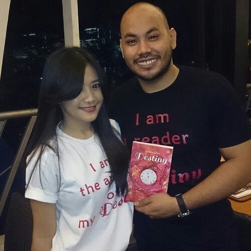 With bestfriend @ my novel launch <3 #Destinythenovel 
@clozetteaID #clozetteID