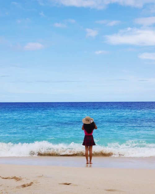 The waves of the sea help me get back to me 😚
@ Pal beach
#travel #Sulawesi #palbeach #ExploreNorthSulawesi #Minahasa #Manado #Indonesia #PesonaIndonesia  #WonderfulIndonesia #travelinstyle #traveller #traveling #tourism #waves #sea #instagood #whitesand #holiday #ootd #hat #tartanskirt #skirt #pink #clozetteambassador #clozetteID @clozetteID #skyporn