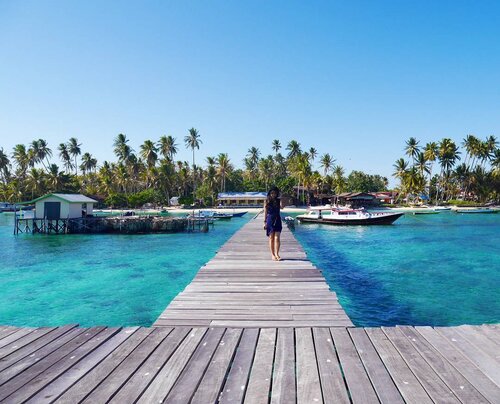 I'm so into you, blue 💙
#travel #Borneo #Derawan #derawanisland #Indonesia #WonderfulIndonesia #PesonaIndonesia #speedboat #boat #dock #trees #beautiful #beach #blue #vacation #bestvacations #holiday #traveling #travelling #traveler #traveller #lifestyle #nature #naturelovers #clozetteambassador #clozetteID