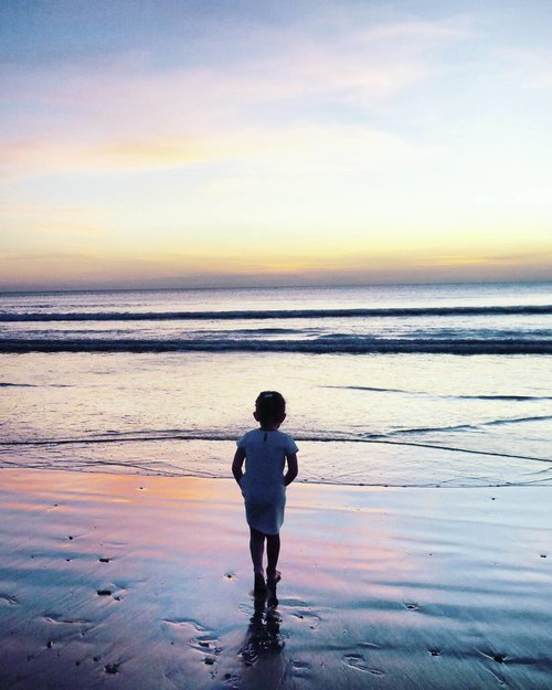 When you start to doubt your own step..
#child #sunset #twilight #beach #beachsand #sky #skyporn #bali #Indonesia #PesonaIndonesia #wonderfulIndonesia #traveling #traveler #travel #nature #naturelovers #photooftheday #pictureoftheday #photography #photographer #clozetteid