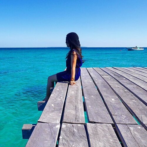 Silent. Just me and the dock🙏
#Borneo #Derawan #derawanisland #Merdekaliburan #Indonesia #WonderfulIndonesia #PesonaIndonesia #dock #beautiful #beach #blue #ootd #ootdindo #boat #speedboat #vacation #bestvacations #holiday #traveling #travel #traveler #lifestyle #clozetteambassador #clozetteID @ClozetteID