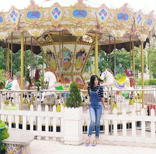 There is a child inside each one of us, who comes out in front of someone we are most comfortable with. 👯
I'm proud I have it still, cause this character's the biggest inspiration of my creativities 😊
#quote #child #character #creativity #creative #carousel #happyplace #play #playground #inspiration #ootd #sotd #denim #stripedshirt #fashion #jeans #dungarees #overalls #outfit #jumpsuit #streetstyle #style #clozetteid #clozetteambassador