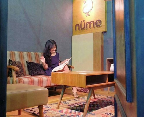 I read you 📖 and it's a cozy place to read you 😉at #JPW2016 Jakarta Property Week of @rumah123 👍Simple yet cute furniture by @numefurniture 👍#furniture #interiordesign#homedecoration #lifestyle #fashion #lady #instagood #read #magazine #interior #design #showroom #expo #property @clozetteID #clozetteID #clozetteambassador