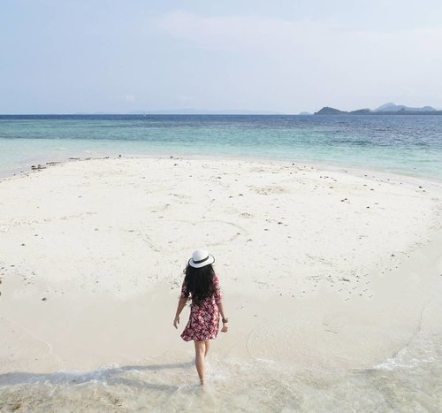 Follow your heart. Do the things that make you happy😉
Do you see that love sign? I follow my heart to this 'Pasir Timbul'.❤
#pasirtimbul #pantaisariringgung #pesawaran #lampung #explorelampung #lovesign #heart #beachsand #pasirputih #whitesand #wonderfulIndonesia #pesonaIndonesia #travel #traveler #traveling #lifestyle #beach #sea #bluesea #nature #naturelovers #clozetteid