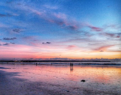 Sudah senja, waktunya pulang 😊
Beach twilight😍
#beach #twilight #senja #nature #naturelovers #Bali #Sky #skyporn #sunset #travel #traveling #traveller #traveler #pesonaIndonesia #WonderfulIndonesia #Kutabeach #Indonesia #beautiful #lifestyle #clozetteid