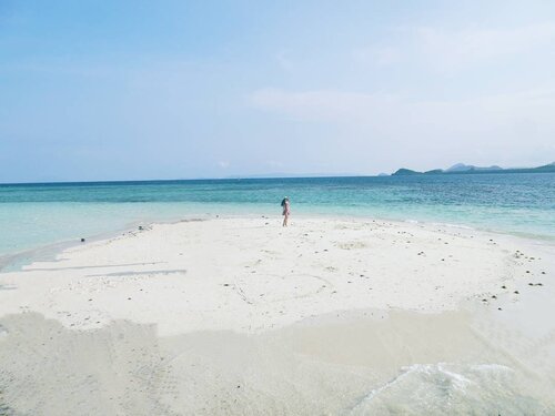 Sometimes you just need to disconnect from everyone else..once in a while..and enjoy your own company.
#pasirtimbul #pantaisariringgung #pesawaran #lampung #explorelampung #lovesign #heart #beachsand #pasirputih #whitesand #wonderfulIndonesia #pesonaIndonesia #travel #traveler #traveling #lifestyle #beach #sea #bluesea #nature #naturelovers #clozetteid #vacation