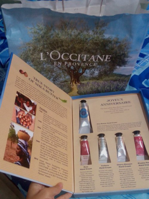 Got L'Occitane hand cream packadge! Yayy! I love the book kind a like beauty packadge :3 I love the cherry blossom and shea butter one :3