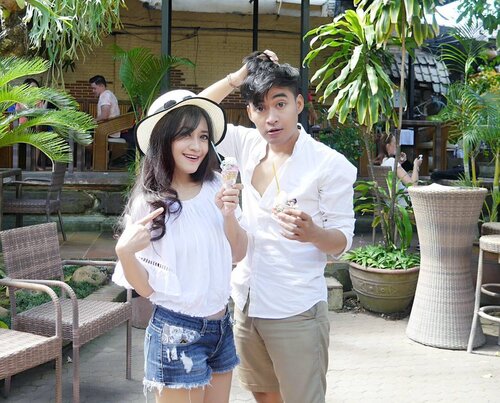 Friend and gelato, perfect match! 🍦😋
#gelato #icecream #massimo #italian #restaurant #friend #besties #hangout #sanur #Bali #ootd #sotd #sabrinatop #whitetop #shortjeans #denim #hat #dresscode #style #lifestyle #vacation #travel #traveling #traveller #traveler #clozetteambassador #clozetteid