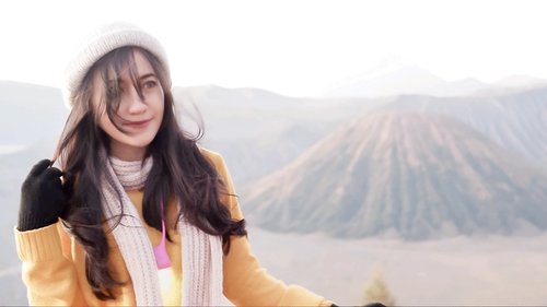 Mountain & beach r best places to wear your messy hair~💁
#bromo #mountain #eastjava #Indonesia #pesonaIndonesia #wonderfulIndonesia #travel #traveler #traveling #clozetteid