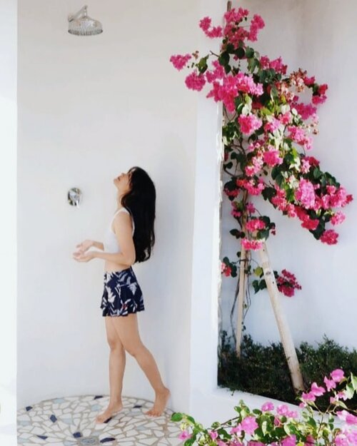 Cantik....bunganya.🌸🌸
.
#bali #canggu #flower #bunga #shower #travel #traveling #traveler #clozetteid #photooftheday #pictureoftheday