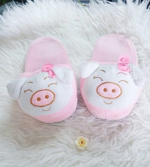 Cute overload miss piggy 😍
Let's sleep~
#sleepersandal #sandals #cute #pig #misspiggy #sleep #fashion #lifestyle #clozetteid