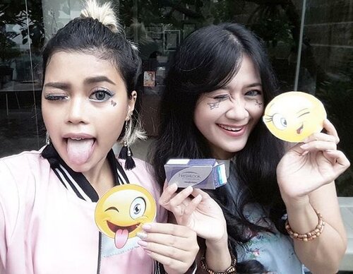 We love our #freshlookid because it freshen up our look and make us look cute. Wink wink😉😉
#freshselfielookjkt #clozetteid #clozetteambassador