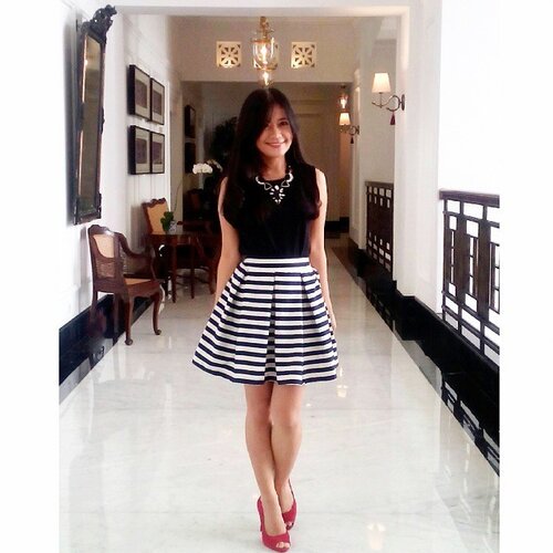 Monochrome~#ootd #ootdindo #ootdmagazine #tbt #stripesskirt #redshoes #hotel #hermitage #monochrome #fashion #fashionista #fashionid #fashiondiaries #beritafashion #aboutalook #formaldaily #ClozetteAmbassador #clozetteID @clozetteid