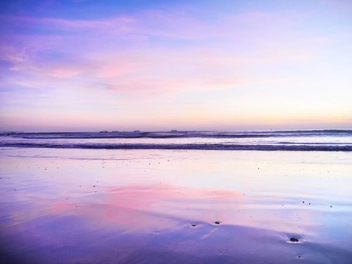 Who's the painter? 💕
#sunset #twilight #beach #beachsand #sky #skyporn #bali #Indonesia #PesonaIndonesia #wonderfulIndonesia #traveling #traveler #travel #nature #naturelovers #painter #photooftheday #pictureoftheday #photography #photographer #clozetteid