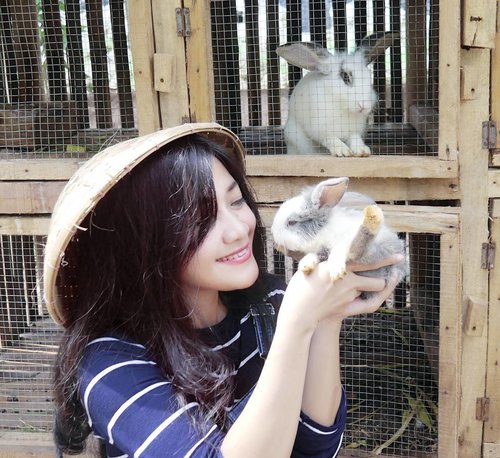 This close~💕🐰👯🐰
#farming #rabbit #cuteanimals #cute #animal #animallovers #kelinci #cikerai #villaternak #villaternakcikerai #wonderfulIndonesia #pesonaIndonesia #lifestyle #weekend #farm #cage #caping #hat #ootd #sotd #jumpsuit #denim #stripe #fashion #photooftheday #pictureoftheday #clozetteid #clozetteambassador