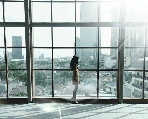 She was sent to this city, fell in love, and never go back. 
#building #skycrapers #Jakarta #city #metropolitan #megapolitan #Indonesia #Jakartan #girl #sky #photography #photooftheday #silhoutte #lifestyle #love  #clozetteambassador #clozetteid