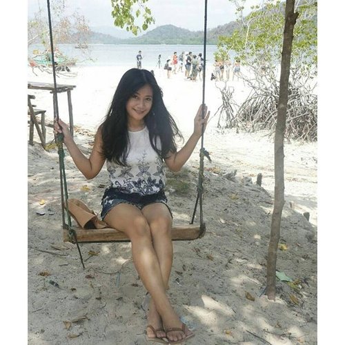 Swing~ @ Kelagian island! 🙌 #pesonaIndonesia @indtravel trip day 2
This is one of famous beach in Lampung, not far from Jakarta.
Look at the gradation of the beach! 😍
You can dance with nemo fish, snorkeling with clear soft coral and its view of mountain, feels smoothy sand in the beach, and feels like private island. 
#Kelagian #beach #Lampung #Indonesia #sea #travel #travelling #traveling #traveler #wonderfulIndonesia #photooftheday #saptanusantara #tree #ootdindo #ootd #ootdindo #ootdmagazine #travelinstyle #shortjeans #hat #sandal #clozetteambassador #clozetteID @clozetteID