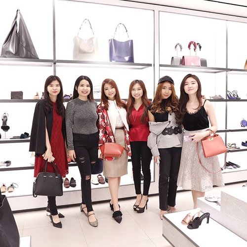 Charles & Keith F/W 2017 collection with lovelies ladies last Saturday.
Thank you @stefanigabriela for inviting me ❤️ ❤️
#charleskeith
#charleskeith_id
#tunjunganplaza
#clozetteid