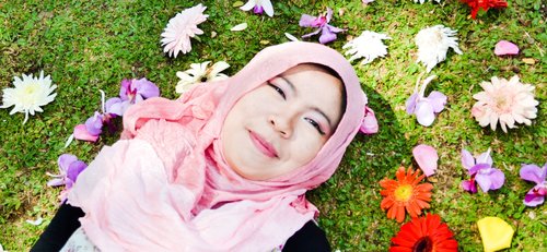 "Flowers always make people better, happier, and more helpful; they are sunshine, food and medicine for the soul." -Luther Burbank  #ClozetteID #ColorfulHijab