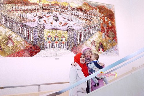 MOTHERS, Maa Shaaallaah ❤️💖💙 .[Anyway, yes, behind us is an art of Makkah City, it’s in Ammar Ramju Sadick Mosque in Wan Chai, Hong Kong 🕌🕋🌙🇭🇰]