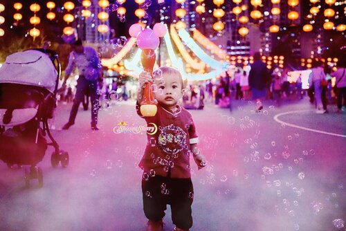 Maa Shaaallaah, Pls Keep Spreading Love and Happiness, Darling Baby 💖✨🌠🎉🔮🎇🎆🌙🛁.SWIPE to watch #ArchieZayden playing with his “Magic Bubble Wand” from @hkdisneyland 🔮✨ [15 Months Old] #MoonFamily🌙