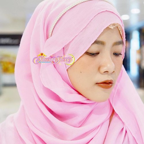 .NEW BLOG POST! I've been wearing some products from ULTIMA II @ultima_id these past months, and I'm here to share my experience with everyone! (here I was using compact foundation, loose powder, blush, and lipstick from the brand!)..visit my blog (click the link in my bio) or www.sheemasherry.com.#ultimaii #ultimadynamicduo