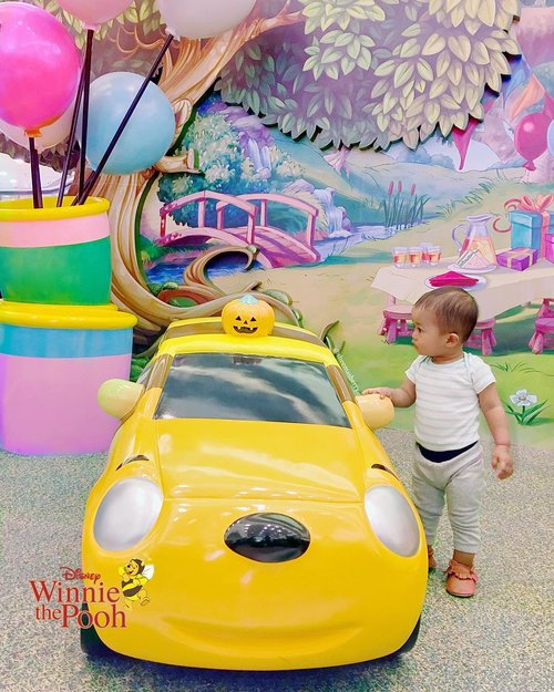 Maa shaaallaah Laa Quwwata illaa Billaah 🐻🍯🐝“Daddy, this Pooh Car is Cool, but I guess I want it in his original costum. What do you think? 🚘💸”.#TomicaDisney #DisneyMotors #WinnieThePooh #christopherrobin #DisneyBaby #ArchieZayden #MoonFamily🌙