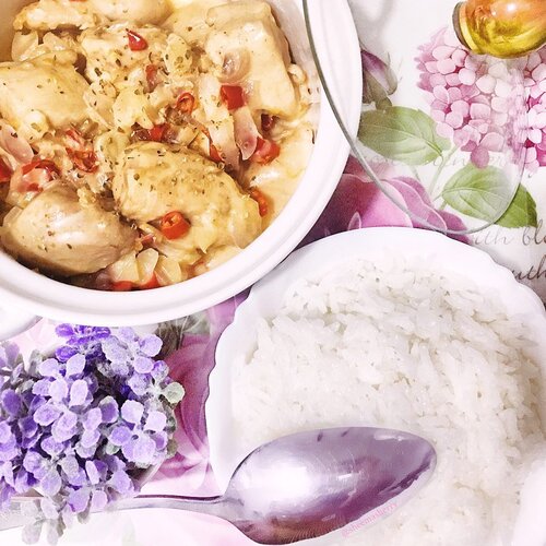 #homecook : Spicy Cheesy Sautéed Chicken 🌶🧀🍗🐔🍚 - Just a Quick shot of Our Dinner at Home Last Night. I’m not good at taking #flatlays I know. But I’m trying 😅 — Happy Weekend, Everyone!