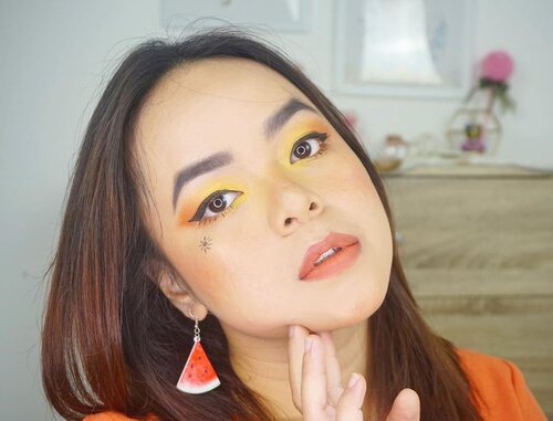 My Signature Sunset Makeup Look for Beauty Hackaton @getthelookid

Hal yang paling aku suka adalah sharing. Bisa dibilang aku orangnya kalo udah nemu topik obrolan pasti ngobrol terus, apalagi kalo udah ngobrolin seputar beauty, bisa deh dari pagi sampai malam ngobrolin dunia beauty terus. Karena memang aku suka ngobrolin dunia kecantikan. Makanya aku mulai blogging dan sharing di instagram tentang produk kecantikan yang pernah aku pakai, tujuan utamanya adalah sharing ke teman-teman semua tentang apa yang aku rasakan, karena ketika aku coba suatu produk rasanya aku pingin sharing ke semuanya tentang apa yang aku suka dari produk tersebut.

Begitu juga ketika aku melihat @getthelookid Rouge Signature Parisian Sunset, waktu aku lihat warnanya di swatch salah satu influencer favorit aku, rasanya aku pingin coba juga karena warnanya cantik-cantik banget! Shade favorit yang paling pingin aku coba tuh 130 I Amaze karena warna brick cantik banget, i love! Kalo kalian suka shade yang mana? @nata.hsu @heyyyyyjudeeeee @awlrw @arifanuryani @nands.id 
#OwnYoursunset #GoRougeSignature #BeautyHackatonLorealID #LorealIDHackMyTown
@indobeautysquad 
#clozetteid #beauty #indobeautysquad