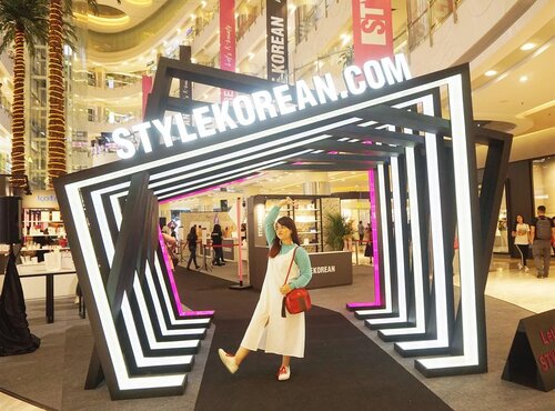 LAST DAY!!
Siapa yang belum dateng kesini? Yakin gak mau dateng? Di Launching @stylekorean_indonesia all item diskon 40% loh, ada flash sale 50-55% dan ada game juga dimana kalian bisa spin and win full size product dari mereka! Aku dapet 2 loh kemarin, produknya worth 1 juta haha lucky me!
Hari terakhir nih, buruan dateng sebelum menyesal kemudian 🤣
.
Venue : @centralparkmall .
#stylekorean #stylekoreanindonesia #stylekoreanid #clozetteid