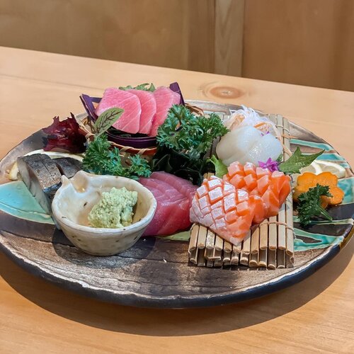 Sashimi platter さしみ by @furusatoizakaya always impressed by the quality of their fresh sashimi 🍣  So far their tuna cuts are the best 💯 not a fan of tuna except the one they serve. .....#stevieculinaryjournal #love #sushi #sashimi #exploretocreate #minimalist #style #shotoniphone #foodie #yum #clozetteid