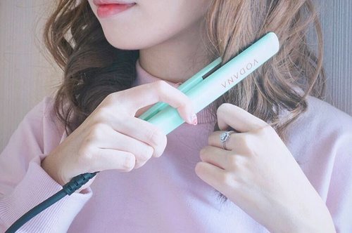 [MINI REVIEW🌟]When I travel this compact and travel size mini flatiron is on my must pack list because it helps to get my hair done but I can skip bringing my heavy and chuncky flatiron whenever I travel. You know everyone love to travel light so this mini flatiron make the perfect match. In addition for those with bangs like mine this minj flatiron by @vodana will make the perfect flatiron to curl your bangs ! ❤❤❤ who can resist this ultra cute mint colour as well, super beautiful and very handy too!! Totally loving how practical it is and travel friendly ❤🤗 #charis #charisceleb #vodana ...................... #styleblogger #vscocam #beauty #ulzzang  #beautyblogger #fashionpeople #fblogger #blogger #패션모델 #블로거 #스트리트스타일 #스트리트패션 #스트릿패션 #스트릿룩 #스트릿스타일 #패션블로거 #bestoftoday #style #makeupjunkie #l4l #hairstyle  #makeup #bblogger#Clozetteid #mint #flatiron #candid