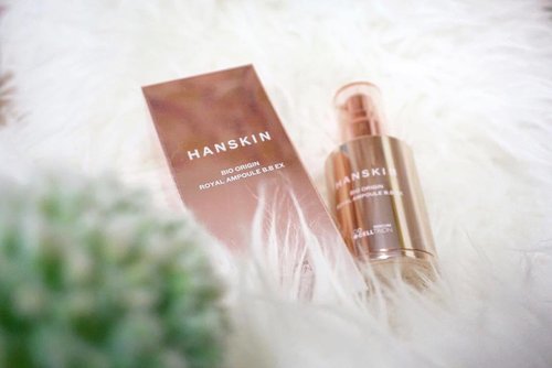 My @hanskin_official Bio Origin Royal ampoule BB Cream has finally arrived! It's said to be the secret of clear and clean skin❤️ not only its a BB cream but it also contain Ampoule ingredients that are meant to nourish our skin too! .
.
.
I got mine from @charis_official and you can also purchase them from https://hicharis.net/Steviiewong 💕 CHARIS offers you free shipping and they're also having lots of year end sale!! It's the best time to shop, so hop over !
.
.
-
I'll write a full review on this product soon! Stay tune~ .
.
.
#charis #charisceleb #koreanbeauty #koreanmakeup #hicharis #kbeauty #styleblogger  #clozetteid #beauty  #beautyblogger #fashionpeople #vscocam #blogger #패션모델 #블로거 #스트리트스타일 #스트리트패션 #스트릿패션 #스트릿룩 #스트릿스타일 #패션블로거 #bestoftoday #style #makeupjunkie #l4l #makeup